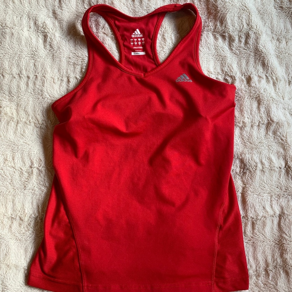 Adidas woman’s sports top w/bra